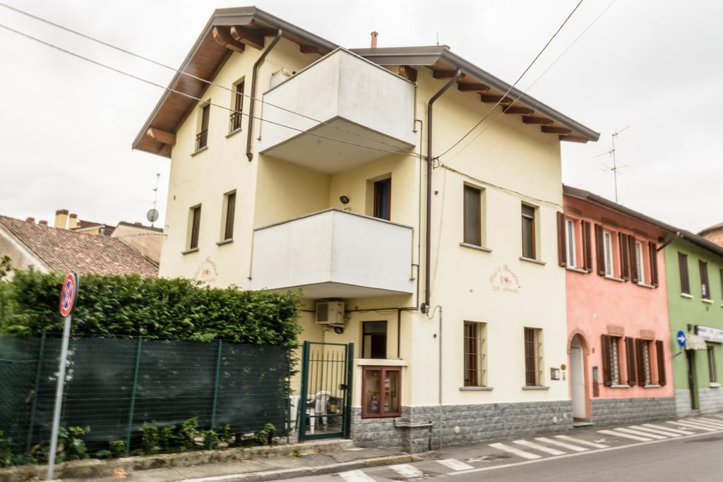 Bed And Breakfast Linate Peschiera Borromeo Buitenkant foto