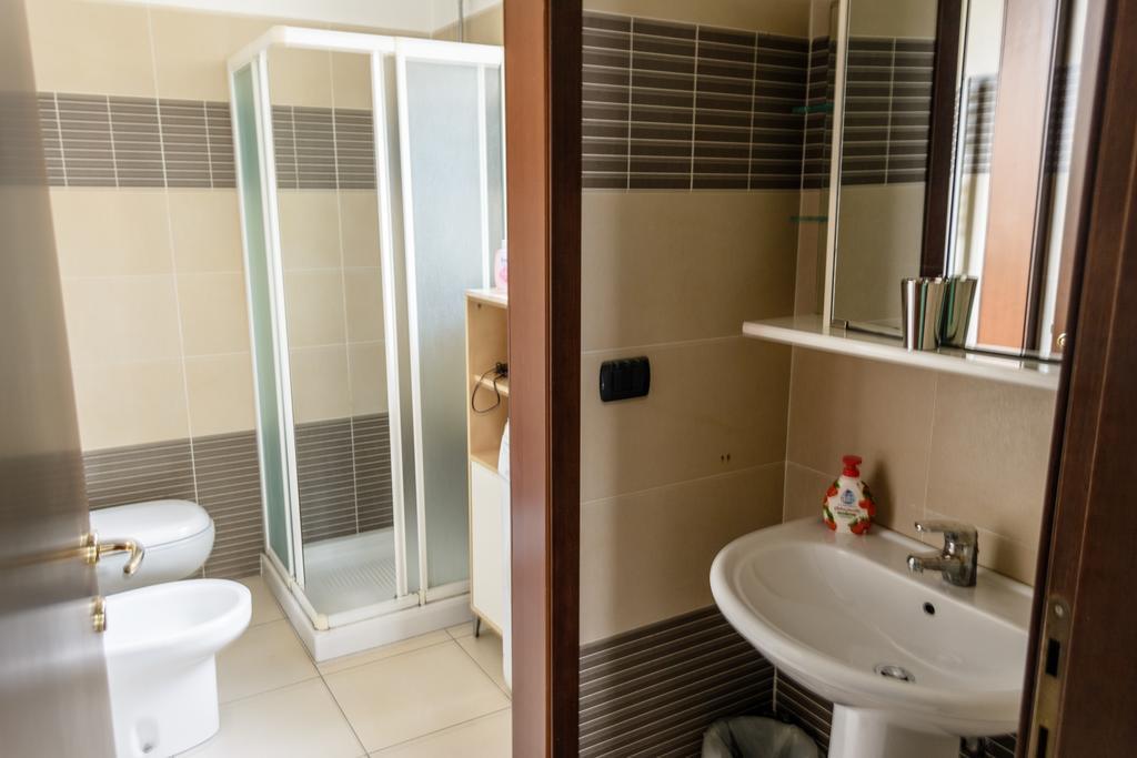 Bed And Breakfast Linate Peschiera Borromeo Buitenkant foto